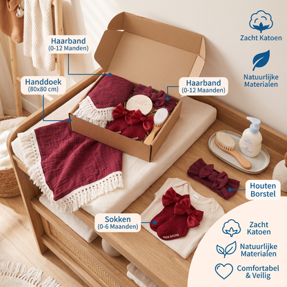 Baby Verzorgingscadeaubox – Handdoek, Sokken of Haarband & Badborstel voor Pasgeborenen
